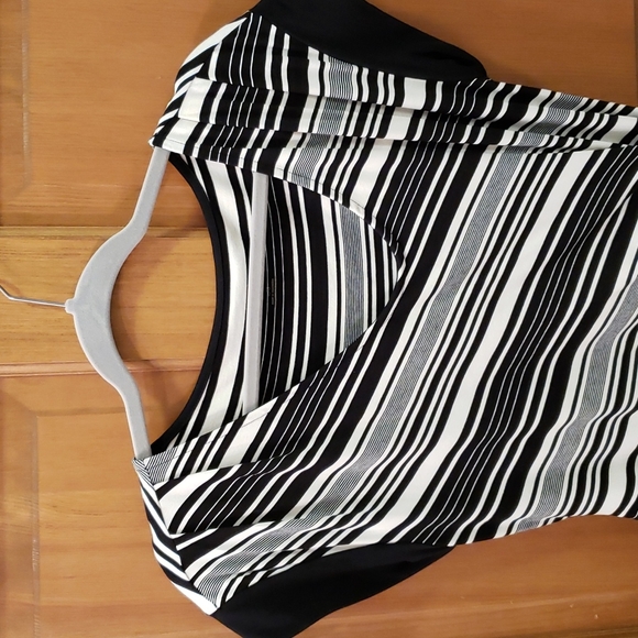 LIZ LANGE STRIPED CAP SLEEVE DRESS with side waist tie. Black White Sz L - Picture 2 of 7